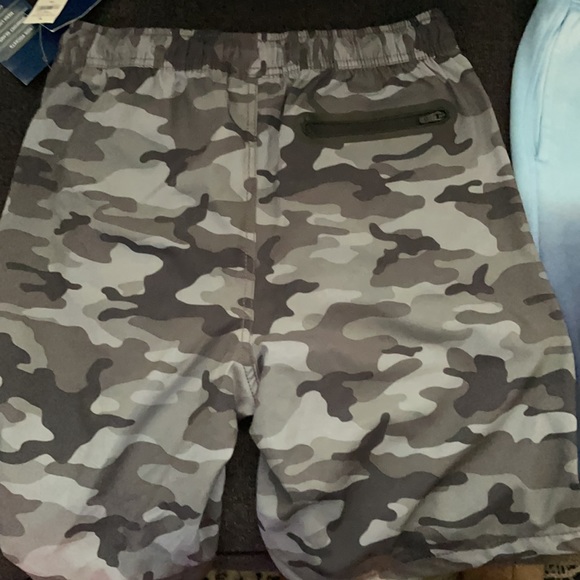 GAP Fit Boys size XXL gray camo, mesh lined shorts - Picture 2 of 2